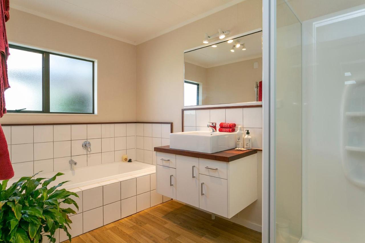Lupin Lodge Bed & Breakfast Taupo Kültér fotó